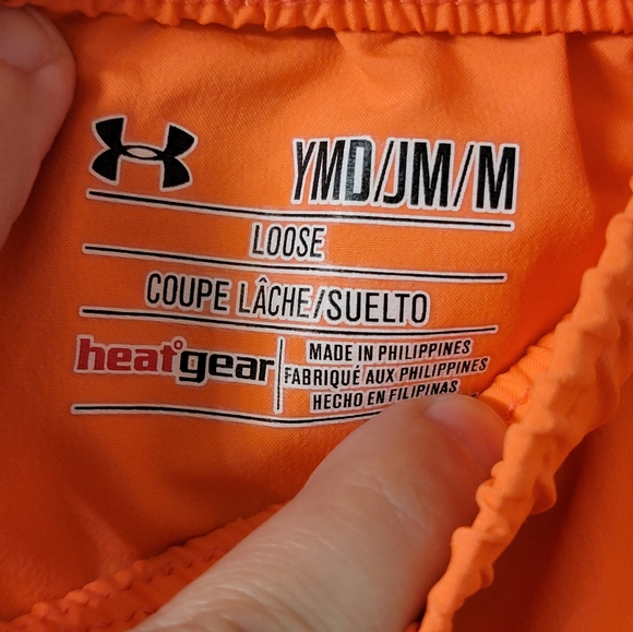 Under Armour Loose shorts heatgear Size: girls Youth medium - Picture 4 of 4